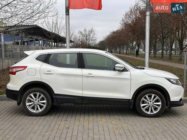 Білий Ніссан Кашкай, об'ємом двигуна 1.6 л та пробігом 160 тис. км за 15900 $, фото 4 на Automoto.ua