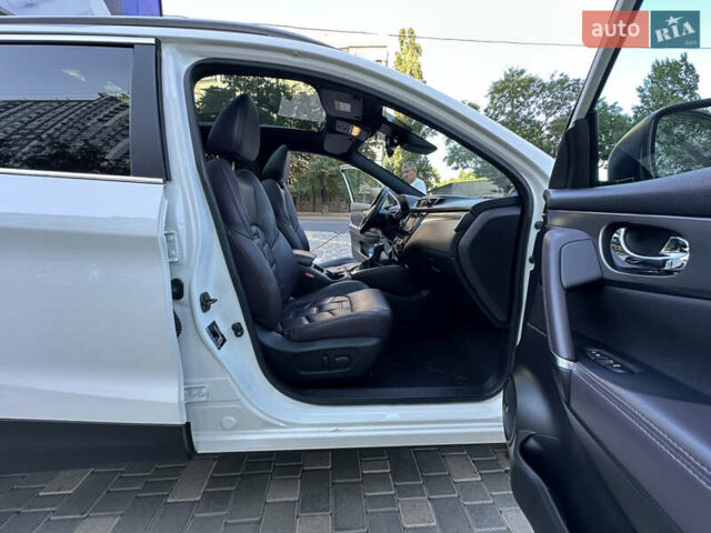 Белый Ниссан Кашкай, объемом двигателя 1.6 л и пробегом 95 тыс. км за 21900 $, фото 43 на Automoto.ua