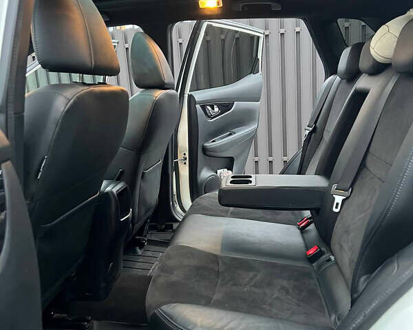 Білий Ніссан Кашкай, об'ємом двигуна 1.6 л та пробігом 136 тис. км за 17000 $, фото 10 на Automoto.ua