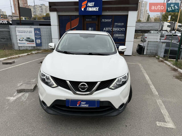 Белый Ниссан Кашкай, объемом двигателя 1.2 л и пробегом 48 тыс. км за 17700 $, фото 3 на Automoto.ua