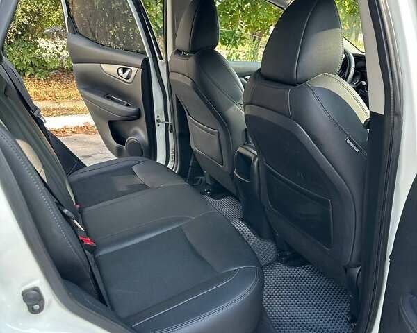 Білий Ніссан Кашкай, об'ємом двигуна 2 л та пробігом 98 тис. км за 19000 $, фото 13 на Automoto.ua