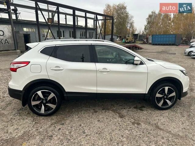 Белый Ниссан Кашкай, объемом двигателя 1.5 л и пробегом 275 тыс. км за 16700 $, фото 3 на Automoto.ua