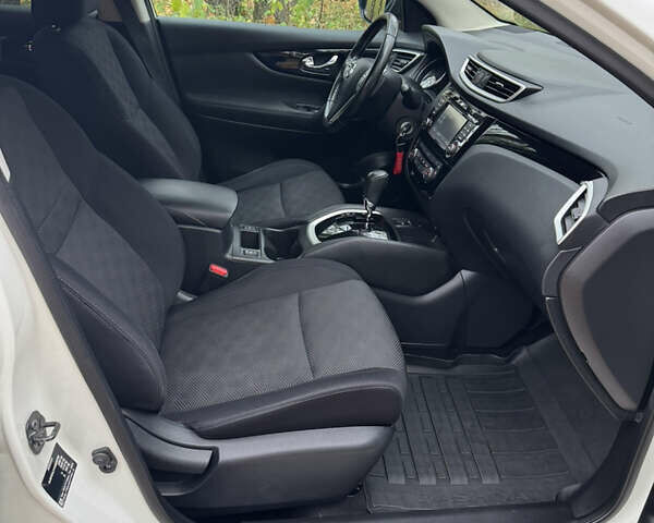 Білий Ніссан Кашкай, об'ємом двигуна 1.6 л та пробігом 137 тис. км за 14900 $, фото 13 на Automoto.ua