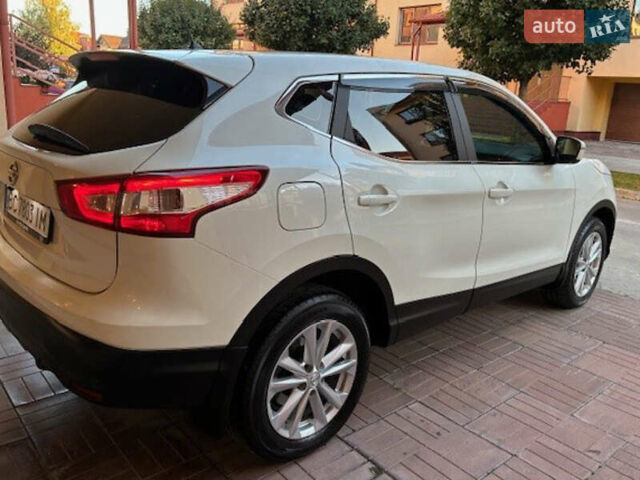 Белый Ниссан Кашкай, объемом двигателя 1.2 л и пробегом 102 тыс. км за 13500 $, фото 1 на Automoto.ua