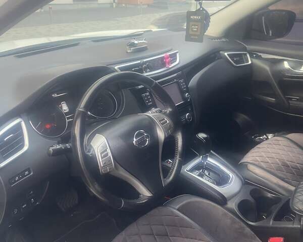 Білий Ніссан Кашкай, об'ємом двигуна 1.6 л та пробігом 210 тис. км за 17000 $, фото 9 на Automoto.ua