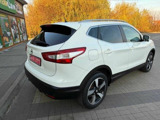 Белый Ниссан Кашкай, объемом двигателя 1.5 л и пробегом 213 тыс. км за 15900 $, фото 3 на Automoto.ua