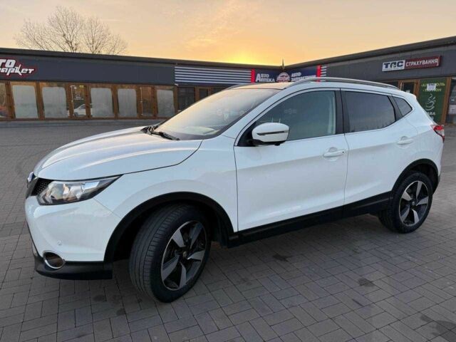 Белый Ниссан Кашкай, объемом двигателя 1.5 л и пробегом 213 тыс. км за 15900 $, фото 2 на Automoto.ua