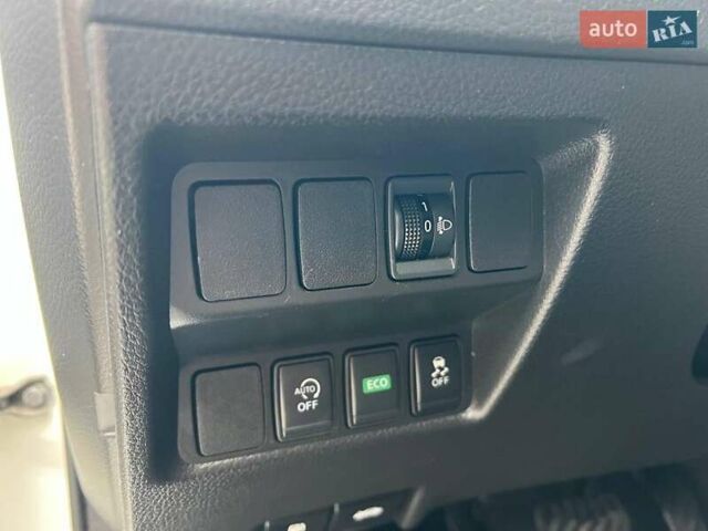 Білий Ніссан Кашкай, об'ємом двигуна 1.6 л та пробігом 216 тис. км за 16990 $, фото 20 на Automoto.ua
