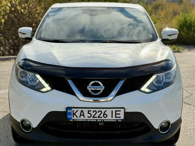 Белый Ниссан Кашкай, объемом двигателя 1.2 л и пробегом 150 тыс. км за 11700 $, фото 3 на Automoto.ua