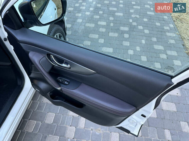 Белый Ниссан Кашкай, объемом двигателя 1.6 л и пробегом 95 тыс. км за 21900 $, фото 45 на Automoto.ua