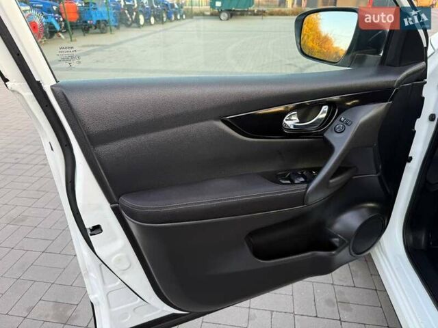 Белый Ниссан Кашкай, объемом двигателя 1.5 л и пробегом 213 тыс. км за 15900 $, фото 10 на Automoto.ua