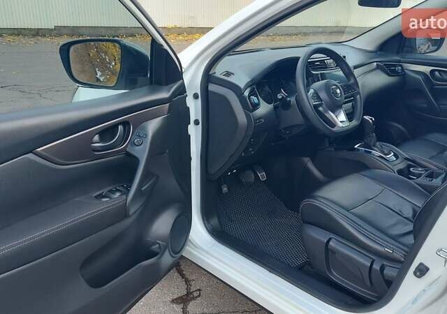 Белый Ниссан Кашкай, объемом двигателя 2 л и пробегом 53 тыс. км за 15250 $, фото 17 на Automoto.ua