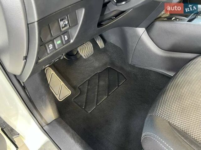 Белый Ниссан Кашкай, объемом двигателя 1.6 л и пробегом 140 тыс. км за 17999 $, фото 23 на Automoto.ua