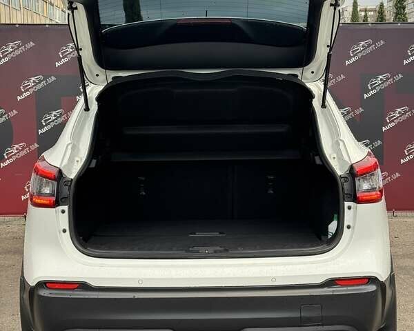 Белый Ниссан Кашкай, объемом двигателя 1.2 л и пробегом 143 тыс. км за 15000 $, фото 12 на Automoto.ua