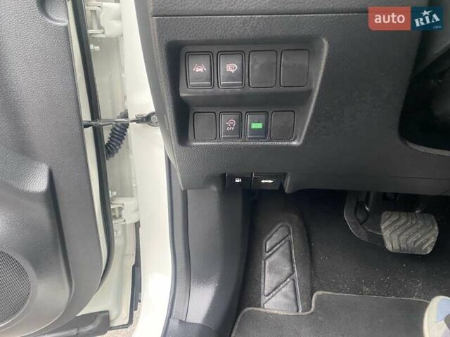 Белый Ниссан Кашкай, объемом двигателя 1.6 л и пробегом 58 тыс. км за 17900 $, фото 16 на Automoto.ua