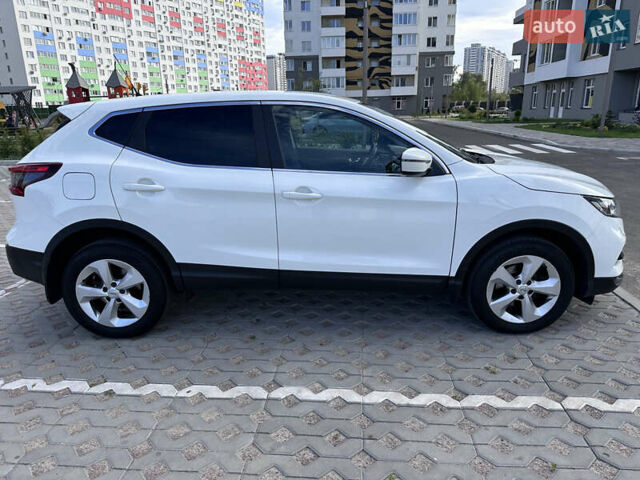 Белый Ниссан Кашкай, объемом двигателя 1.2 л и пробегом 148 тыс. км за 14000 $, фото 3 на Automoto.ua