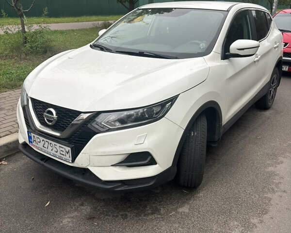 Белый Ниссан Кашкай, объемом двигателя 1.2 л и пробегом 82 тыс. км за 14300 $, фото 1 на Automoto.ua