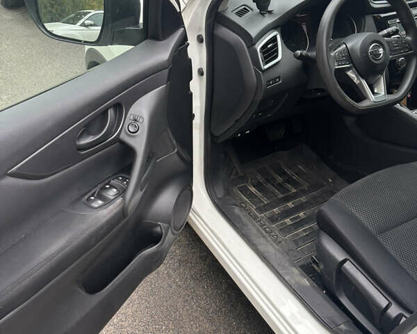 Белый Ниссан Кашкай, объемом двигателя 1.2 л и пробегом 82 тыс. км за 14300 $, фото 11 на Automoto.ua