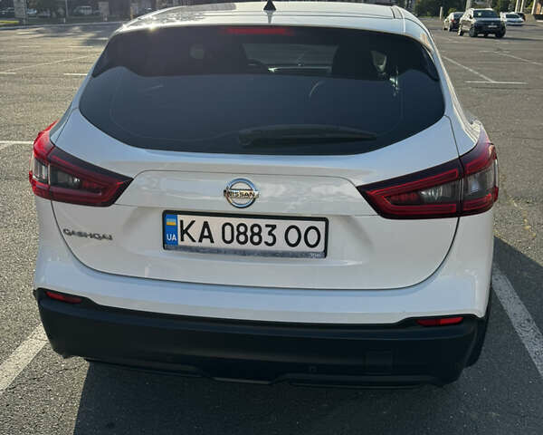 Белый Ниссан Кашкай, объемом двигателя 1.2 л и пробегом 108 тыс. км за 14950 $, фото 3 на Automoto.ua
