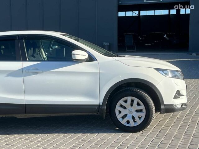 Белый Ниссан Кашкай, объемом двигателя 1.2 л и пробегом 93 тыс. км за 15990 $, фото 9 на Automoto.ua