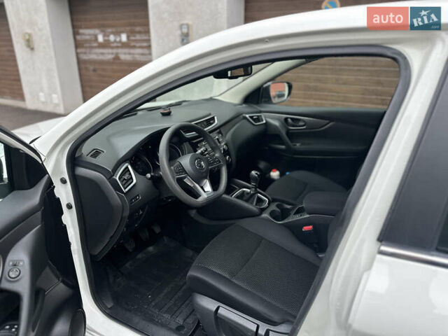 Белый Ниссан Кашкай, объемом двигателя 1.6 л и пробегом 245 тыс. км за 14800 $, фото 29 на Automoto.ua