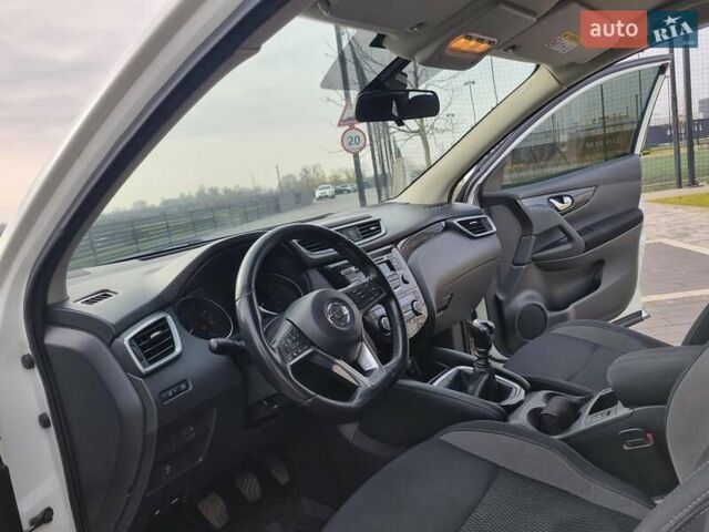 Белый Ниссан Кашкай, объемом двигателя 1.2 л и пробегом 178 тыс. км за 12800 $, фото 27 на Automoto.ua