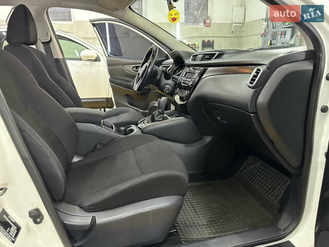 Белый Ниссан Кашкай, объемом двигателя 1.6 л и пробегом 103 тыс. км за 15499 $, фото 11 на Automoto.ua