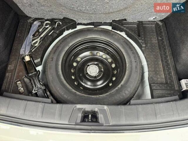 Белый Ниссан Кашкай, объемом двигателя 1.2 л и пробегом 161 тыс. км за 11900 $, фото 25 на Automoto.ua