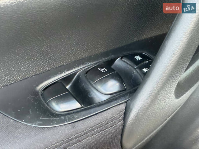 Белый Ниссан Кашкай, объемом двигателя 1.2 л и пробегом 113 тыс. км за 10950 $, фото 26 на Automoto.ua