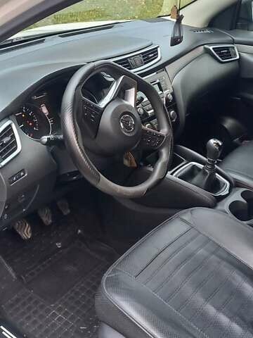 Белый Ниссан Кашкай, объемом двигателя 1.2 л и пробегом 90 тыс. км за 14200 $, фото 6 на Automoto.ua