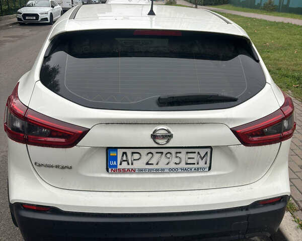 Белый Ниссан Кашкай, объемом двигателя 1.2 л и пробегом 82 тыс. км за 14300 $, фото 3 на Automoto.ua