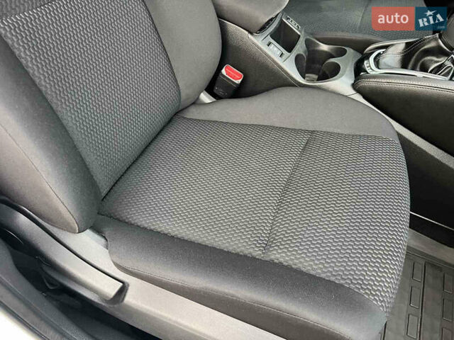 Белый Ниссан Кашкай, объемом двигателя 1.2 л и пробегом 64 тыс. км за 14200 $, фото 29 на Automoto.ua