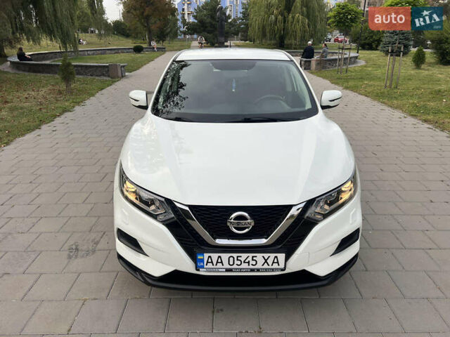 Белый Ниссан Кашкай, объемом двигателя 1.2 л и пробегом 64 тыс. км за 14200 $, фото 13 на Automoto.ua