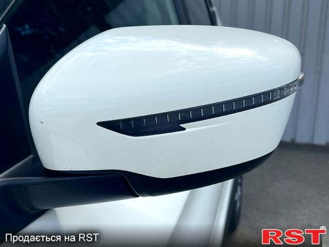 Белый Ниссан Кашкай, объемом двигателя 1.2 л и пробегом 200 тыс. км за 10999 $, фото 3 на Automoto.ua