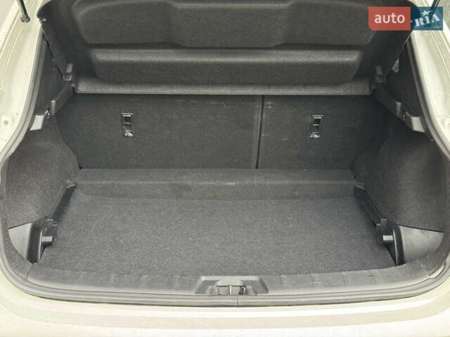 Белый Ниссан Кашкай, объемом двигателя 1.2 л и пробегом 76 тыс. км за 13300 $, фото 24 на Automoto.ua