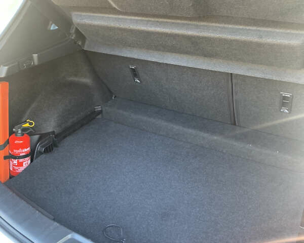 Белый Ниссан Кашкай, объемом двигателя 1.6 л и пробегом 120 тыс. км за 17000 $, фото 5 на Automoto.ua