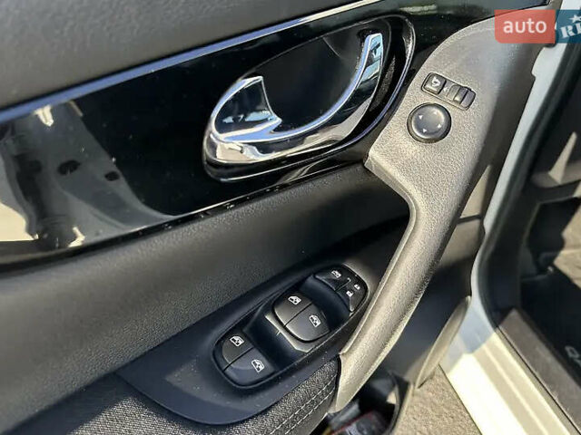 Белый Ниссан Кашкай, объемом двигателя 1.2 л и пробегом 100 тыс. км за 12900 $, фото 10 на Automoto.ua