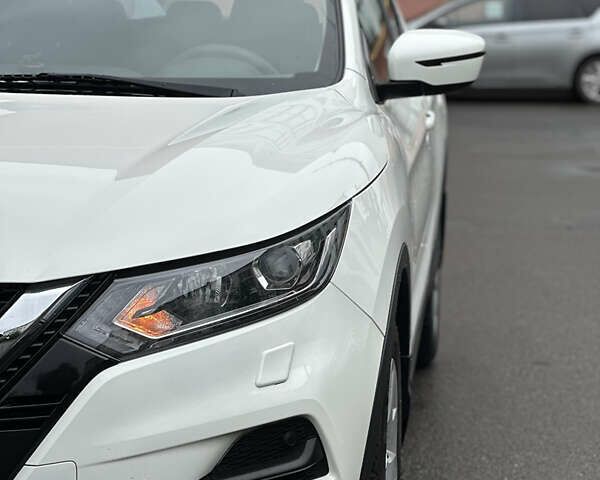 Белый Ниссан Кашкай, объемом двигателя 1.6 л и пробегом 245 тыс. км за 14800 $, фото 6 на Automoto.ua