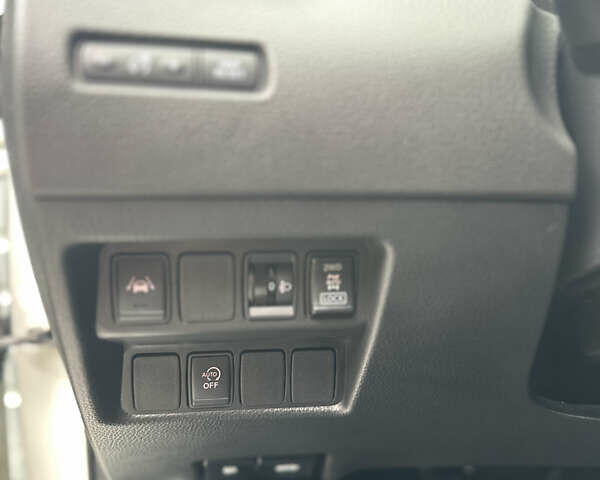 Белый Ниссан Кашкай, объемом двигателя 1.6 л и пробегом 245 тыс. км за 14800 $, фото 24 на Automoto.ua