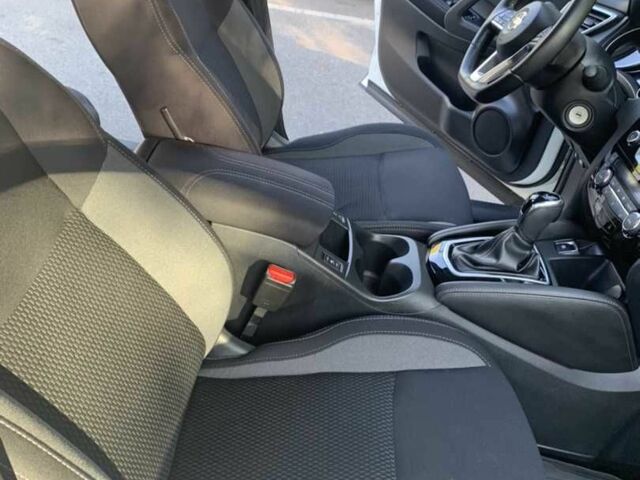 Белый Ниссан Кашкай, объемом двигателя 1.6 л и пробегом 120 тыс. км за 17000 $, фото 7 на Automoto.ua