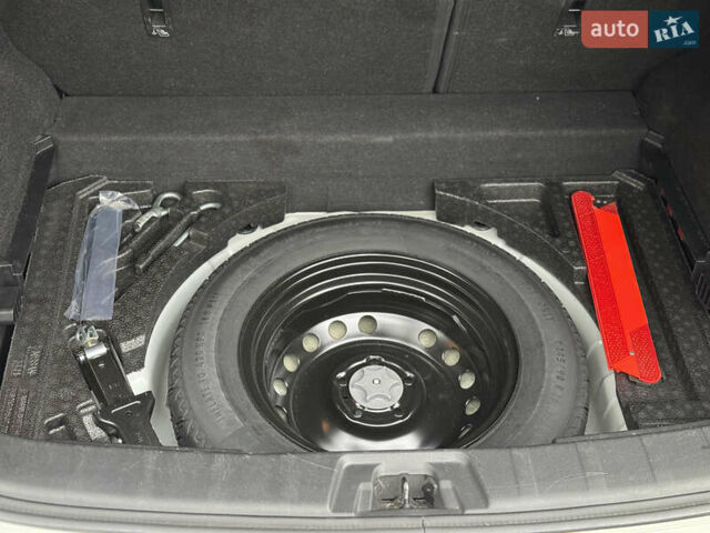 Белый Ниссан Кашкай, объемом двигателя 1.2 л и пробегом 76 тыс. км за 13300 $, фото 26 на Automoto.ua