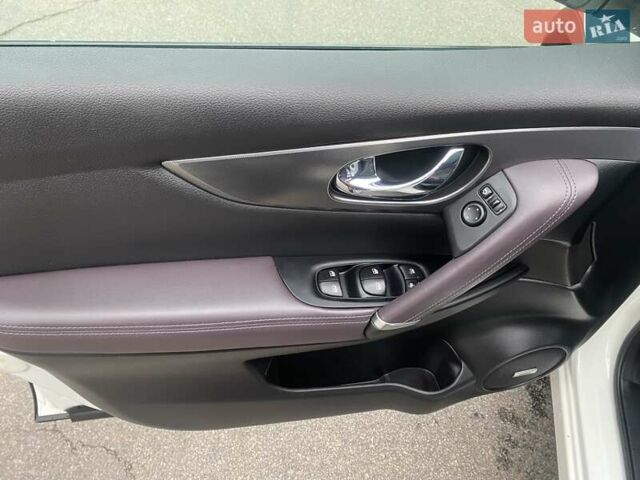 Белый Ниссан Кашкай, объемом двигателя 1.6 л и пробегом 58 тыс. км за 17900 $, фото 15 на Automoto.ua
