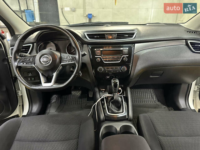 Белый Ниссан Кашкай, объемом двигателя 1.6 л и пробегом 103 тыс. км за 15499 $, фото 13 на Automoto.ua