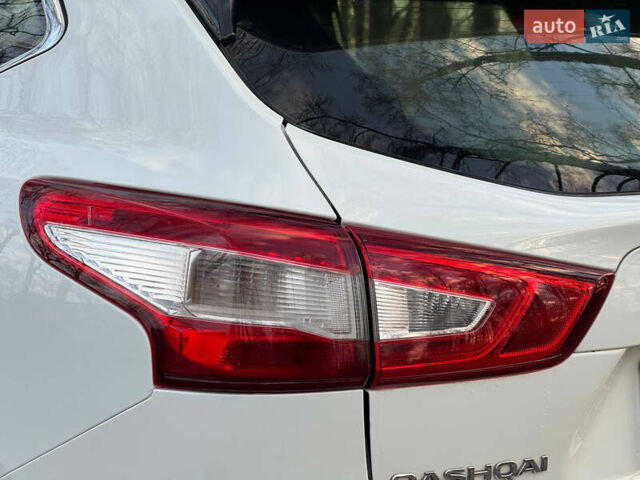 Белый Ниссан Кашкай, объемом двигателя 1.2 л и пробегом 113 тыс. км за 10950 $, фото 19 на Automoto.ua