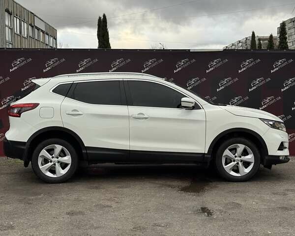 Белый Ниссан Кашкай, объемом двигателя 1.2 л и пробегом 143 тыс. км за 15000 $, фото 3 на Automoto.ua