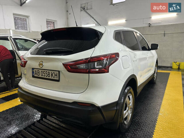 Белый Ниссан Кашкай, объемом двигателя 1.6 л и пробегом 103 тыс. км за 15499 $, фото 2 на Automoto.ua