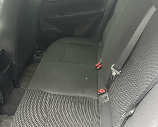 Белый Ниссан Кашкай, объемом двигателя 1.2 л и пробегом 82 тыс. км за 14300 $, фото 12 на Automoto.ua