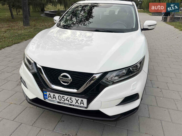 Белый Ниссан Кашкай, объемом двигателя 1.2 л и пробегом 64 тыс. км за 14200 $, фото 7 на Automoto.ua