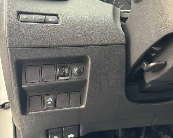 Белый Ниссан Кашкай, объемом двигателя 1.2 л и пробегом 161 тыс. км за 11900 $, фото 19 на Automoto.ua