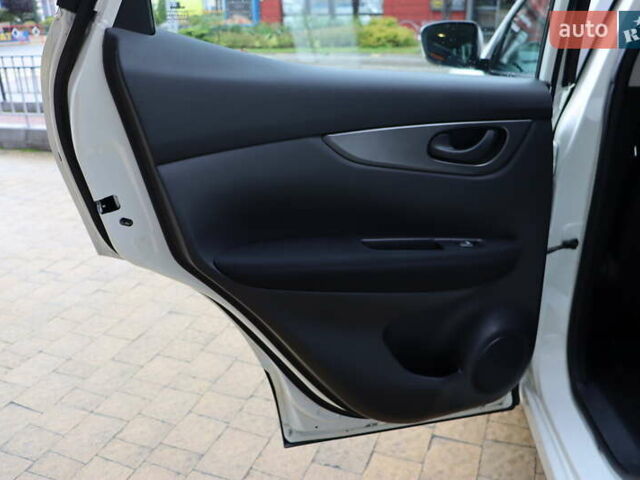 Белый Ниссан Кашкай, объемом двигателя 1.6 л и пробегом 245 тыс. км за 15900 $, фото 25 на Automoto.ua